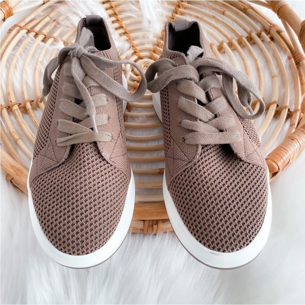 Blondo Dawson Waterproof Sneakers Taupe Tan Brown Lace Up Knit Stretch Platform